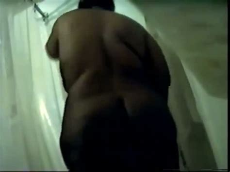 Dark Skin Amateur Bbw Aunty In The Shower Room On Cam Video