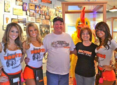 Illinois Couple Spend Valentine S At Original Hooters Clearwater Fl