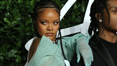 rihanna told you she was a savage does it matter who she s dating