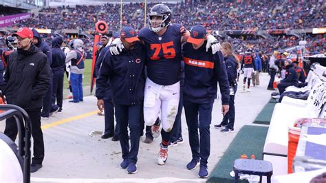 Kyle Long Carted Off With A Right Foot Injury It Sucks