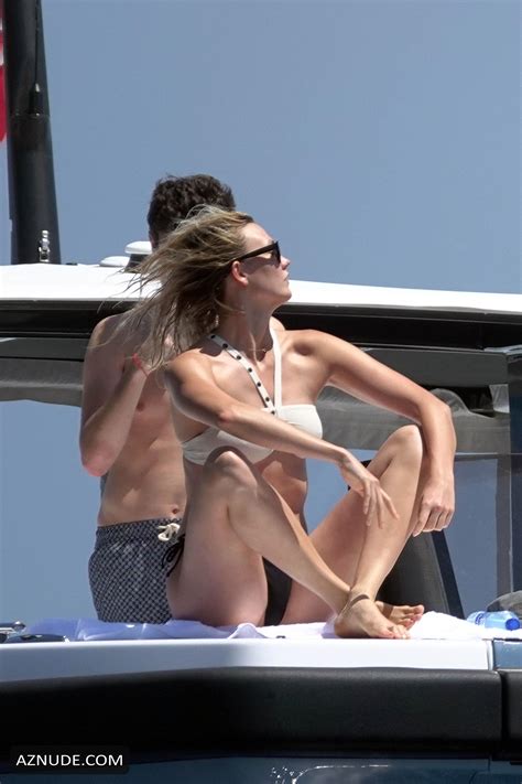 Karlie Kloss Sexy Enjoying A Day At Sea With Friends While On Holiday