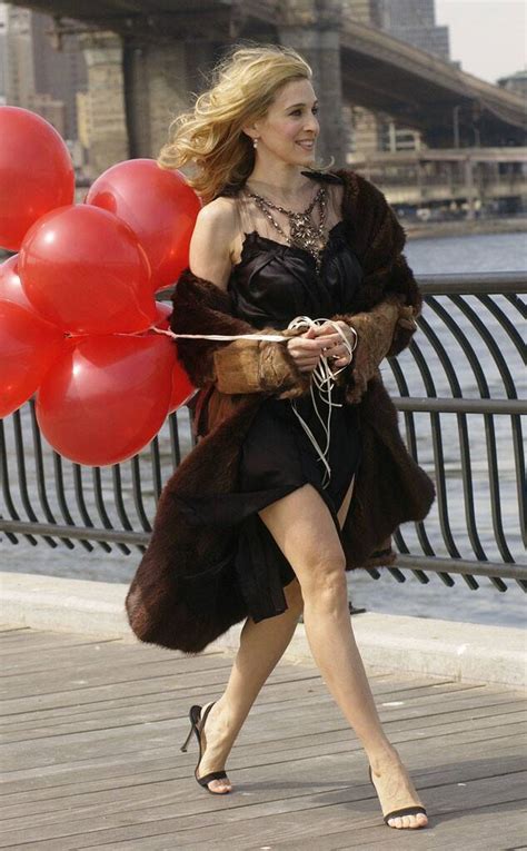 sarah jessica parker would like to remind us all again she s not really carrie bradshaw e news