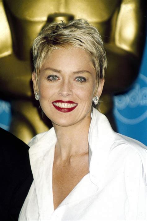 Capelli da grande star, eleganza innata, classe cristallina. Sharon Stone, beauty evolution - Amica Foto 21