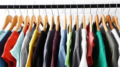 wil je overstappen op eerlijke duurzame kleding met deze  tips wordt jouw garderobe duurzamer
