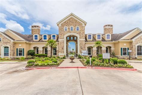 lakeside pointe apartments townhomes  oak road pearland tx rentcafe