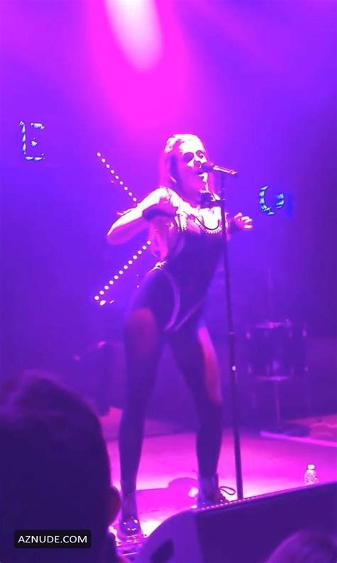 tove lo tits showed her tits on a stage at the concert