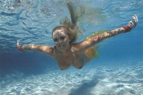 Swimming Naked Underwater Nudeshots