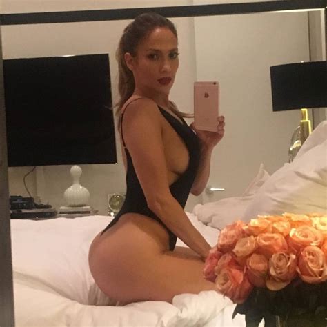 Naked Jennifer Lopez Added 07 19 2016 By Bot
