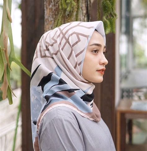 ladies ini dia 4 bahan hijab yang paling mudah dibentuk golaundry