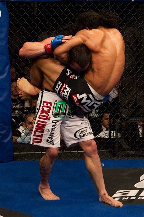 ultimate submissions breaking   guillotine choke mmamaniacom