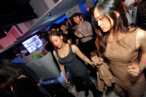 In The Nightclubs Of South Korea Page 1