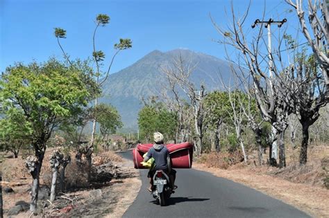 indonesia ready to divert tourists as bali volcano rumbles