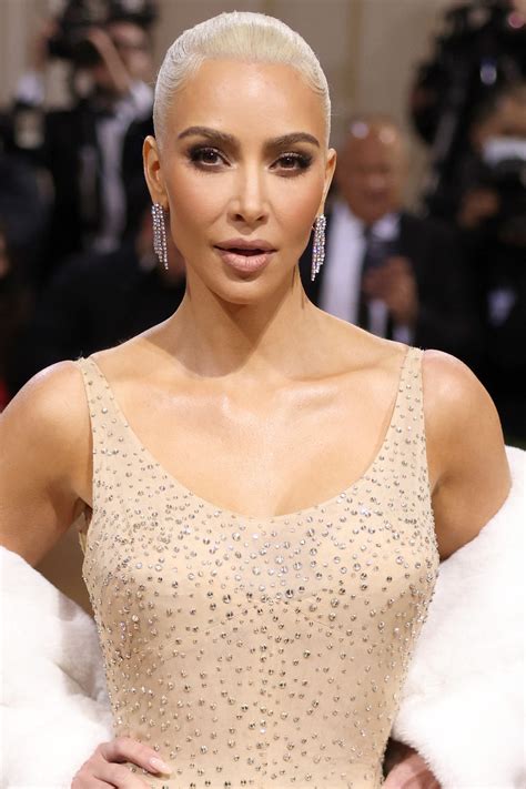 Kim Kardashian Just Debuted A Marilyn Monroe Inspired Blonde Hair