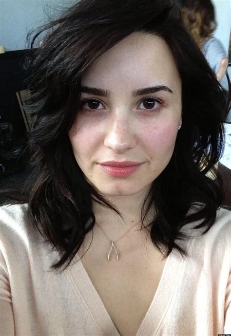 Demi Lovato No Makeup Singer Tweets Fans To Stop Using