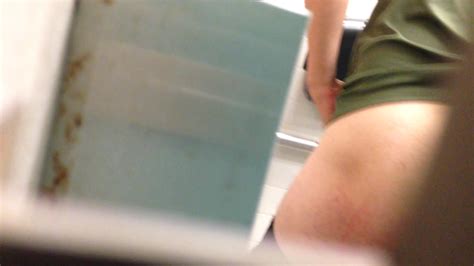 caught a guy wiping his ass at the gym