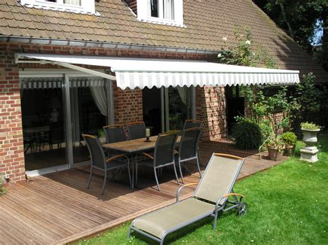 retractable awnings advantages  installing awnings   home