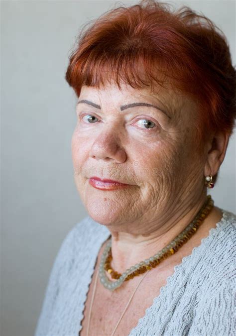 una donna di settanta anni immagine stock immagine di madre 22024825