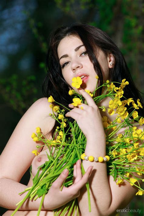 alluring sivilla flaunts her beautiful body in the meadows russian sexy girls
