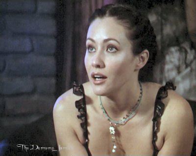 give   sign prue  piper halliwell photo  fanpop