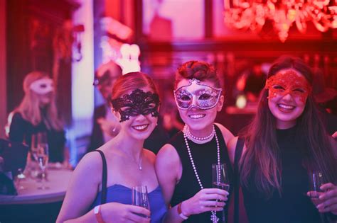 just 7 steps to throwing the best office christmas party ever the