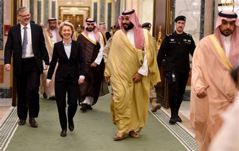 german minister ursula von der leyen refuses to wear hijab during saudi