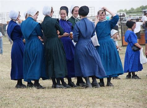 Amish Girls Visitingthese Amish Girls Were Visiting The Milverton Amish