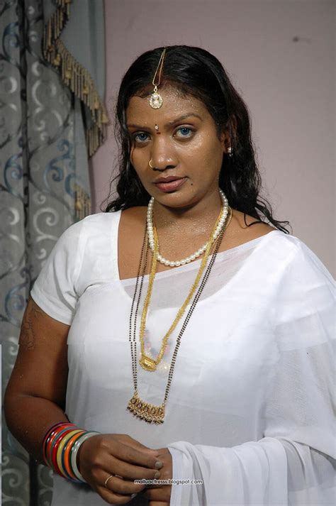 Malayalam Actress Telugu Actress Mallika Hot Saree Stills