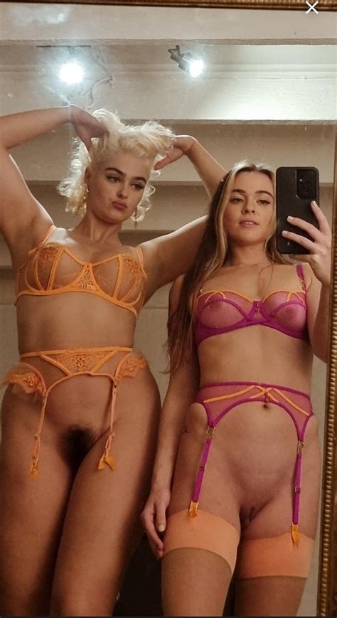 Name The Girl On The Left Stefania Ferrario 1474304 ›