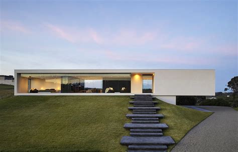 modern rectangular house  pool  australia