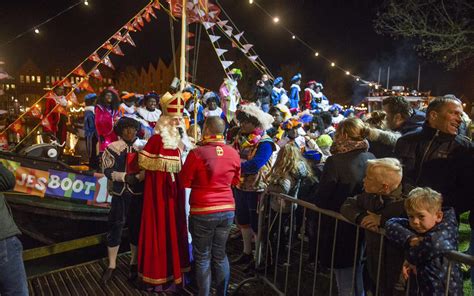 intocht sinterklaas appingedam op vrijdag  november dagblad van het noorden