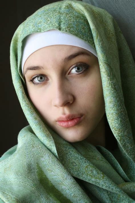 beautiful and hot girls wallpapers hijab and scarf girls