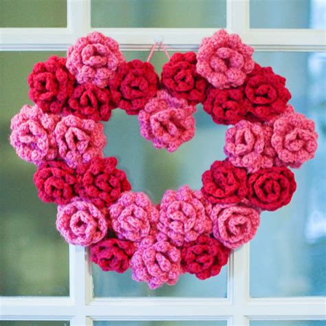 gorgeous rose wreath allfreecrochetcom