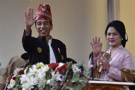 jokowi minta insiden bendera indonesia terbalik tidak dibesar besarkan