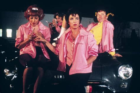 Grease Nos Tempos Da Brilhantina Ganhará Série Focada Nas Pink Ladies