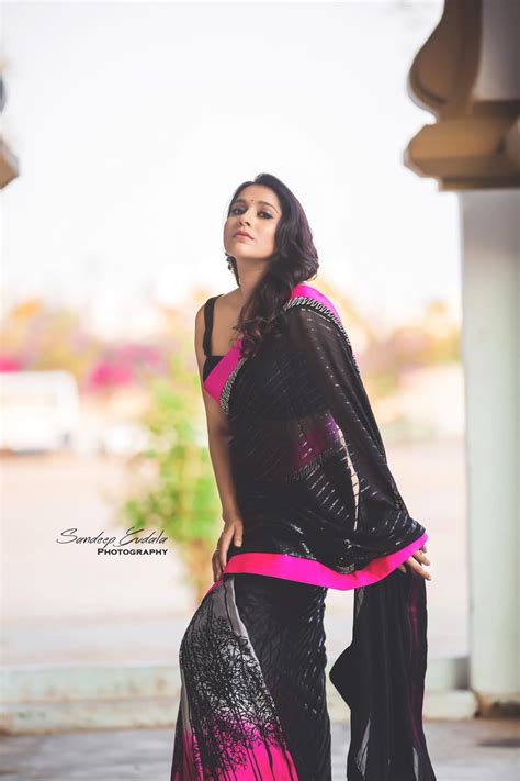 Indian Tv Model Rashmi Gautam Hot In Sleeveless Black Saree Tollywood