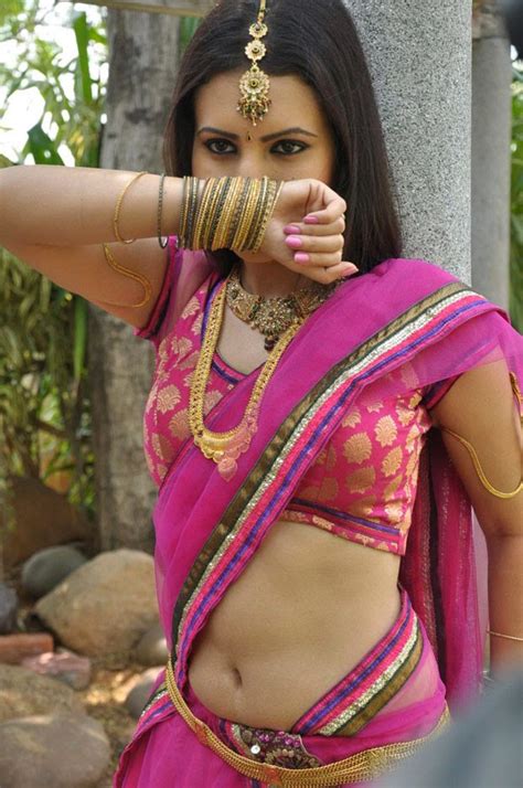 actress anu smruthi hot navel pics in saree hd photos women in saree