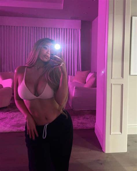 Kylie Jenner Sexy Selfie In A Bra Only 3 Photos The Fappening
