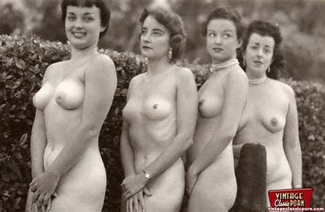 vintage fourties outdoor hot chicks posing in full nudity teenie porn