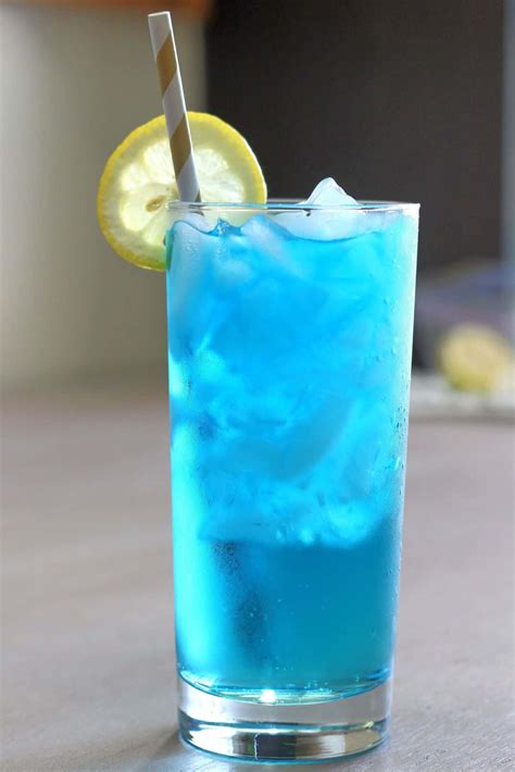 15 blue alcoholic drinks for any occasion