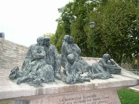 monument commemoratif de la rafle du veldhiv paris