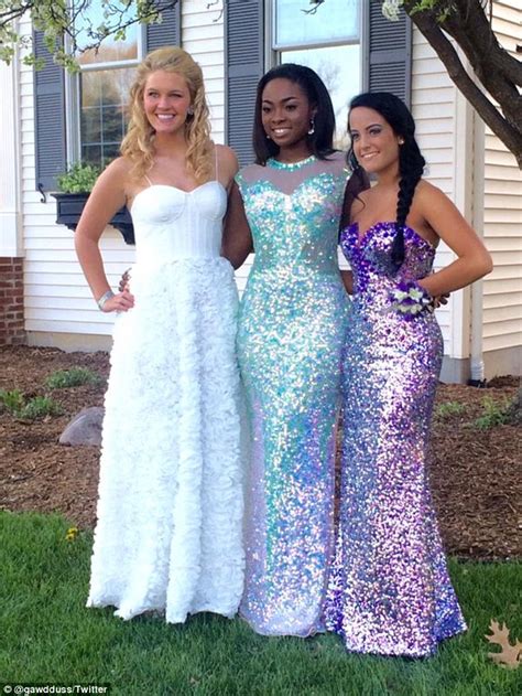 Thousands Tweet Support To Indiana Teen Girl Stood Up By Her Prom Date