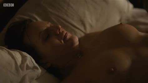 naked elisabeth moss in top of the lake