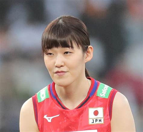 バレーボール女子代表・井上愛里沙が神宮球場で始球式 ワンバン投球を披露 スポーツ報知