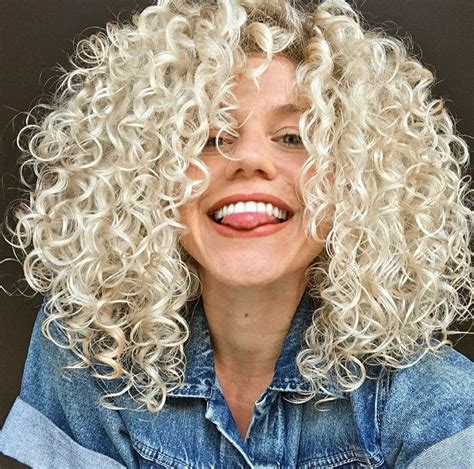 camilacvieira blonde curly hair natural curly hair styles curly