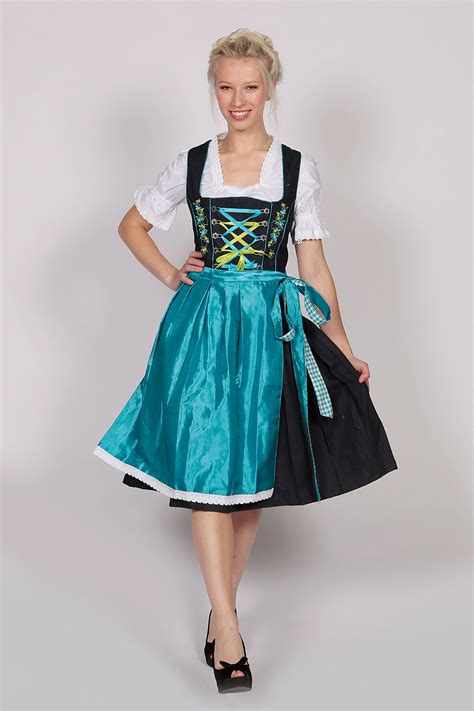 style guide  wearing  dirndl costume   true bavarian hufforbes