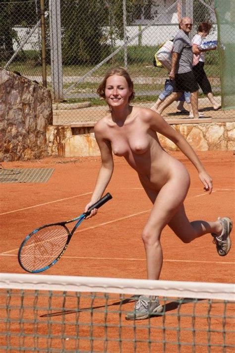 Nude Tennis Reedimus