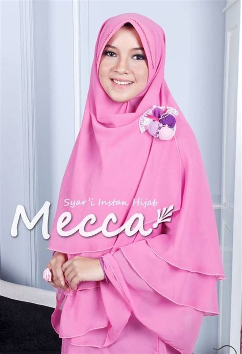 warna lipstick  hijab pink voal motif