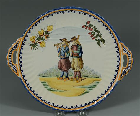 lot  grouping  quimper pottery  pieces case auctions