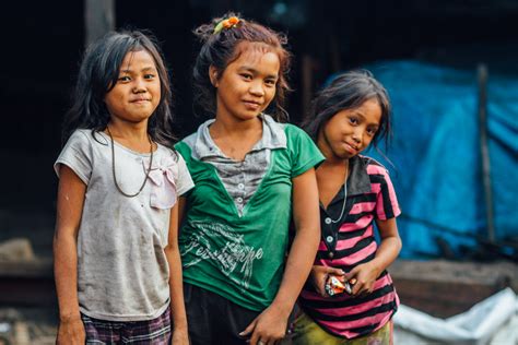 Girls Living In Ulingan Slums Manila Philippines In The S… Flickr