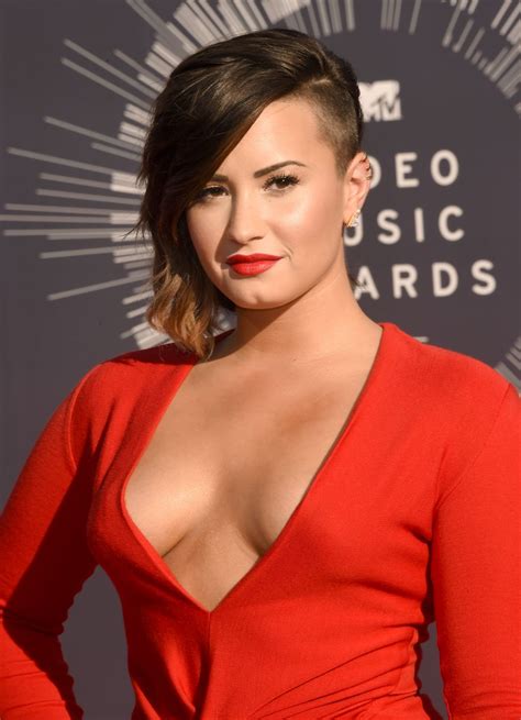 demi lovato at 2014 mtv video music awards celebzz celebzz